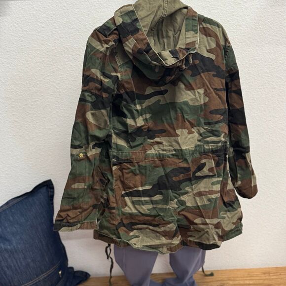 Forever 21 camo utility jacket with hood - Picture 5 of 5